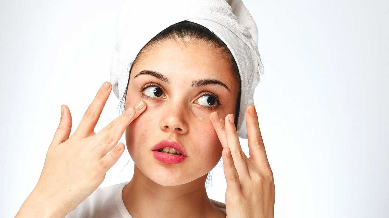 Inilah Bahayanya Tak Membersihkan Make Up Sebelum Tidur